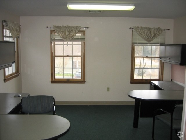 33 Hartford Ave, Granby, CT à louer Photo intérieure– Image 1 sur 4