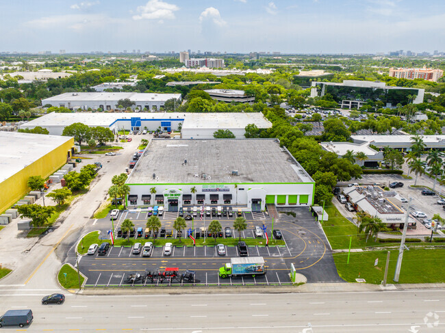 Plus de détails pour 6500 N Powerline Rd, Fort Lauderdale, FL - Industriel/Logistique à louer