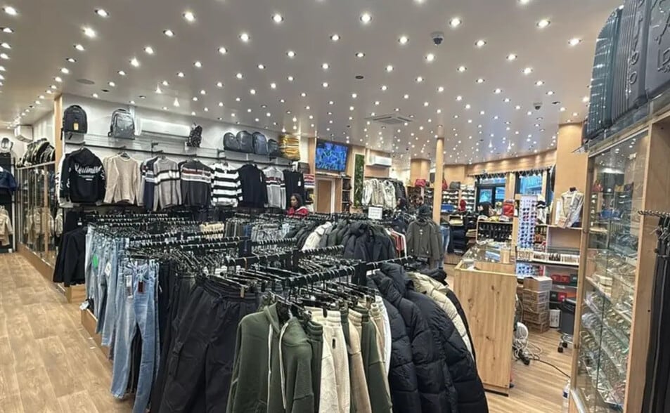 Local commercial dans Paris à louer - Photo intérieure – Image 1 sur 3