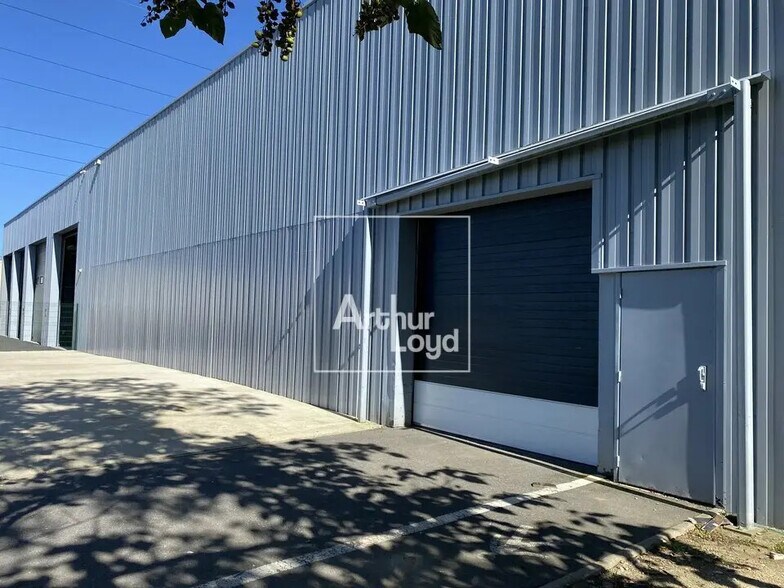 Local d'activités dans Lisses à vendre - Photo de l’immeuble – Image 3 sur 7