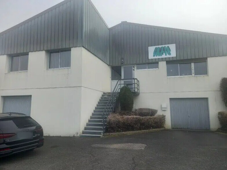 Local d'activités dans Châtillon-le-Duc à vendre - Photo de l’immeuble – Image 1 sur 4