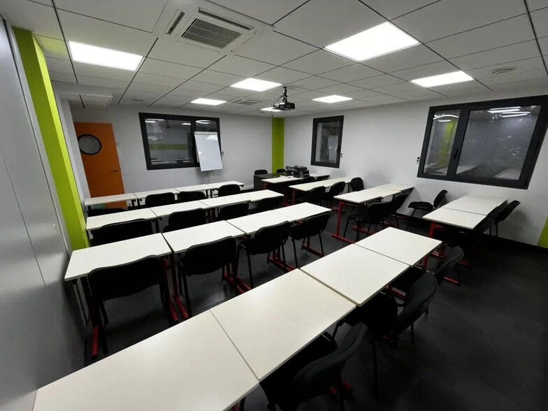 Bureau dans Saint-Étienne à vendre - Photo de l’immeuble – Image 2 sur 6