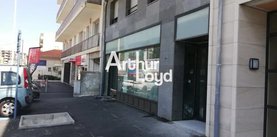 Local commercial dans Cagnes-sur-Mer à louer - Photo de l’immeuble – Image 2 sur 5