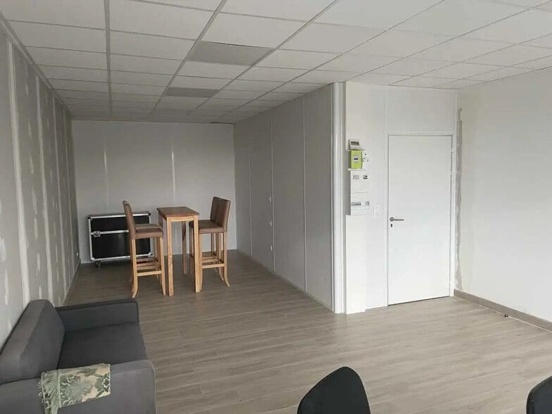 Bureau dans Beauvais à louer - Photo de l’immeuble – Image 2 sur 3