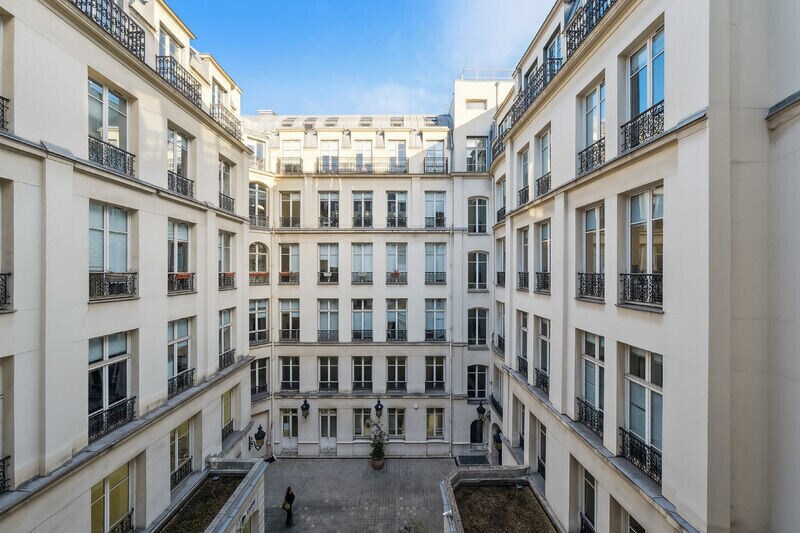 5 Rue Saint-Georges, Paris à louer Photo de l’immeuble– Image 1 sur 21
