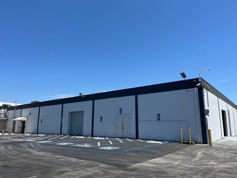 7911-7913 Haskell Ave, Van Nuys, CA à louer - Photo de l’immeuble – Image 2 sur 6