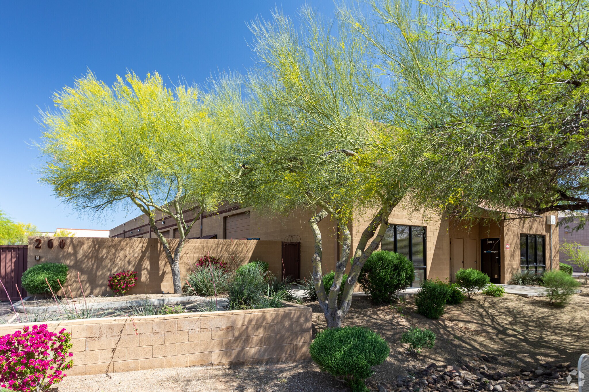 260 E Comstock Dr, Chandler, AZ à vendre Photo de l’immeuble– Image 1 sur 6