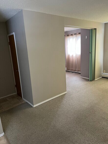 8205 85th Ave NW, Edmonton, AB à vendre - Photo de l’immeuble – Image 3 sur 13