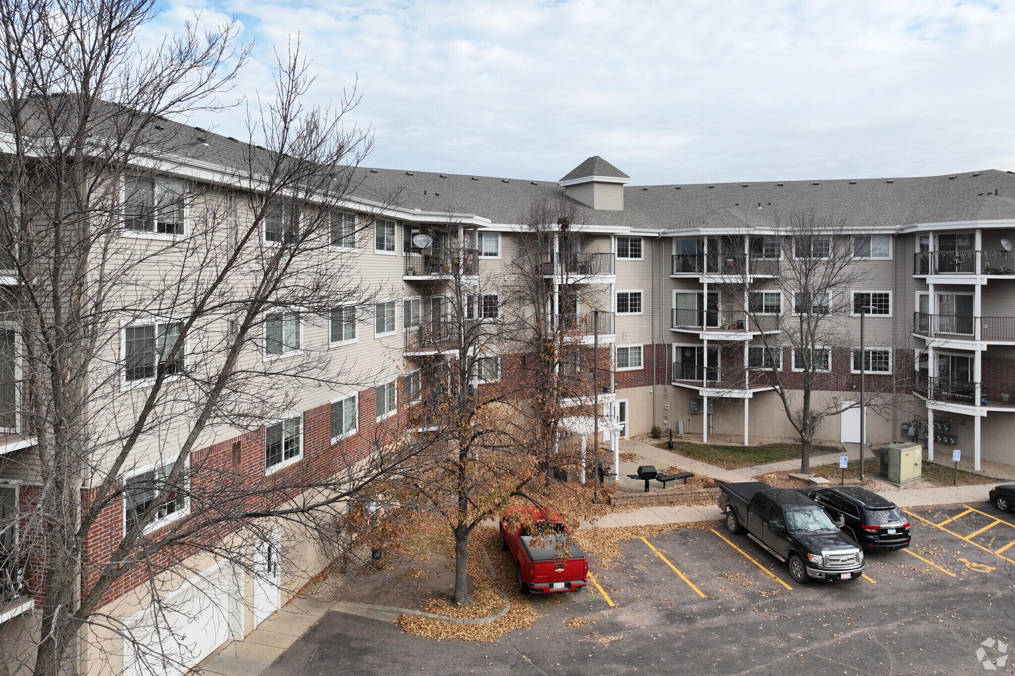 100 River Oaks Dr N, Cold Spring, MN à vendre Photo principale– Image 1 sur 4