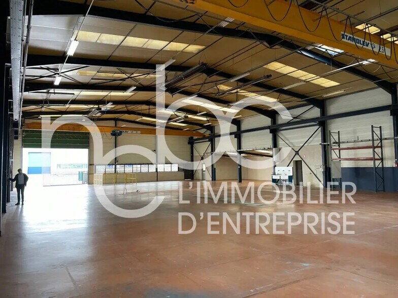 Local d’activités dans Montanay à louer - Photo de l’immeuble – Image 2 sur 13