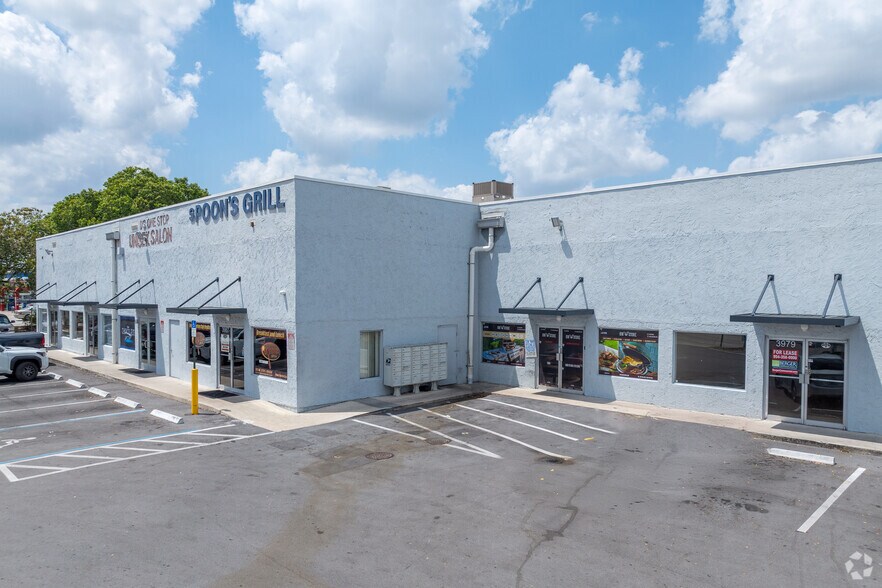 3927-3999 NW 19th St, Lauderdale Lakes, FL à louer - Photo de l’immeuble – Image 3 sur 13
