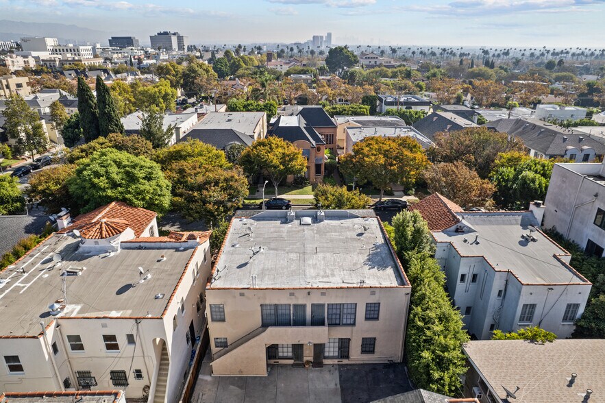 209 S Reeves Dr, Beverly Hills, CA à vendre - Photo de l’immeuble – Image 3 sur 12