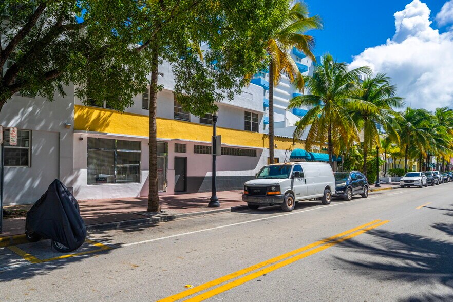 249 Collins Ave, Miami Beach, FL à vendre - Photo de l’immeuble – Image 2 sur 29