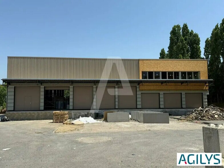 Local d’activités dans Morangis à louer - Photo de l’immeuble – Image 1 sur 6