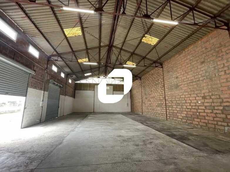 Bureau dans Saint-Médard-en-Jalles à louer - Photo de l’immeuble – Image 1 sur 11