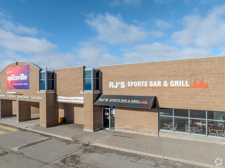243-263 Woodlawn Rd W, Guelph, ON à louer - Photo de l’immeuble – Image 3 sur 16