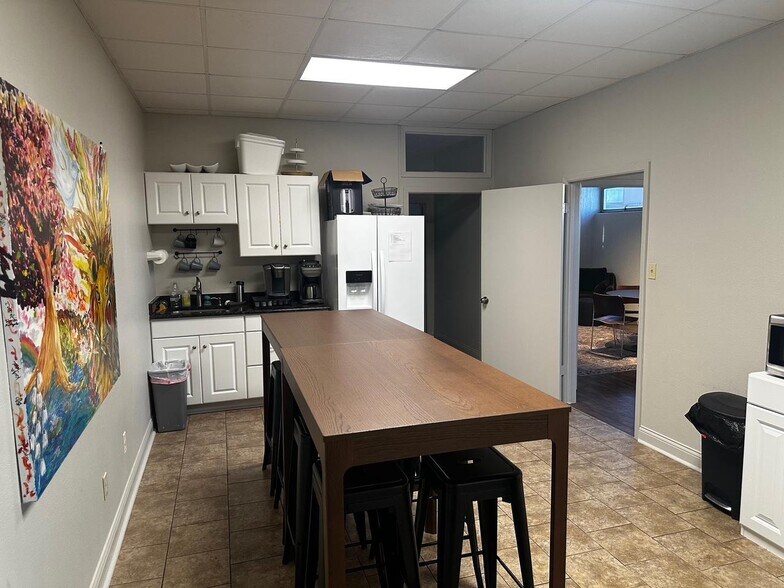 101 Uhland Rd, San Marcos, TX à louer - Photo de l’immeuble – Image 3 sur 8