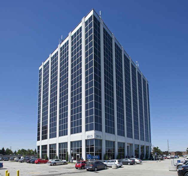 5935 Airport Rd, Mississauga, ON à louer - Photo de l’immeuble – Image 2 sur 15