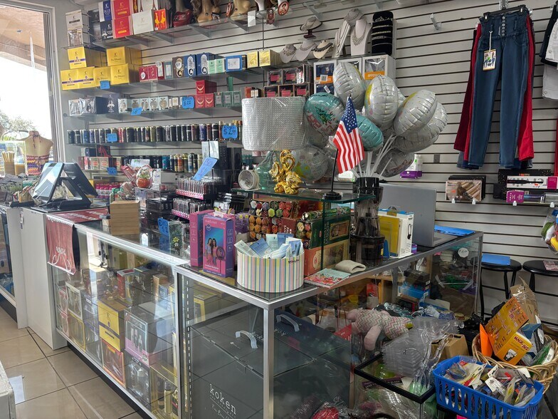 12833 SW 42nd St, Miami, FL à louer - Photo de l’immeuble – Image 2 sur 8