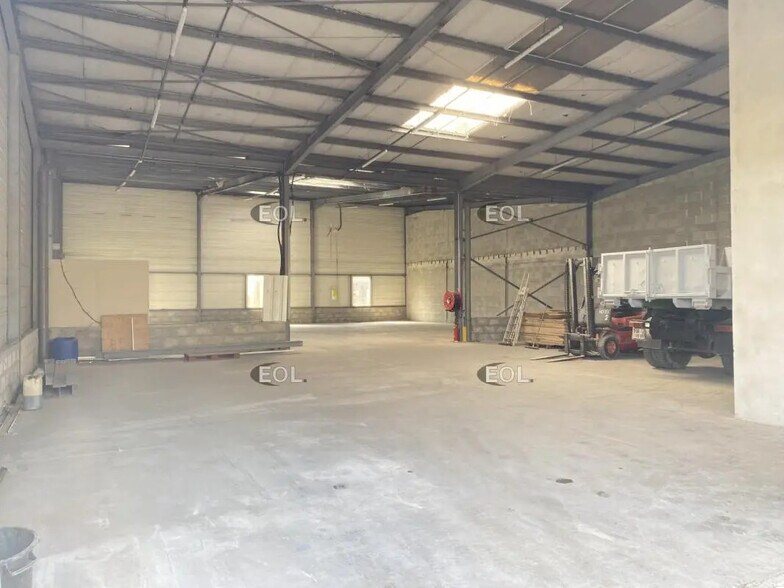 Industriel/Logistique dans Toussieu à louer - Photo intérieure – Image 2 sur 8