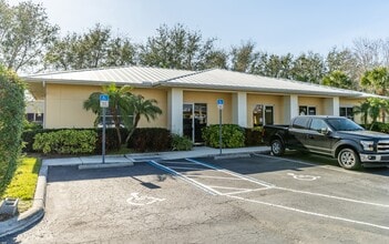 5212-5216 Paylor Ln, Sarasota, FL à louer Photo intérieure– Image 2 sur 9