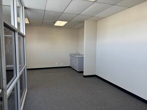 2101 E Lambert Rd, La Habra, CA à louer Photo intérieure– Image 2 sur 4
