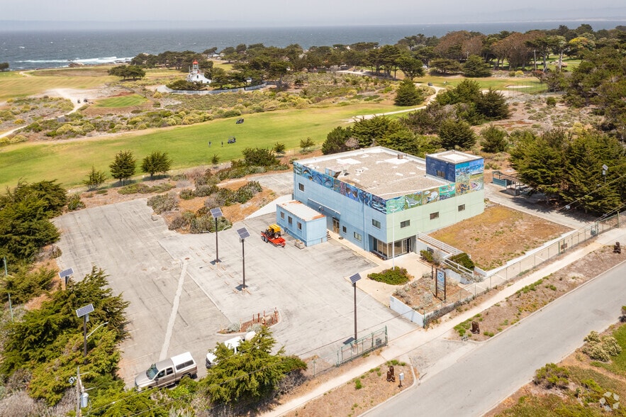 1352 Lighthouse Ave, Pacific Grove, CA à louer - Photo principale – Image 1 sur 26