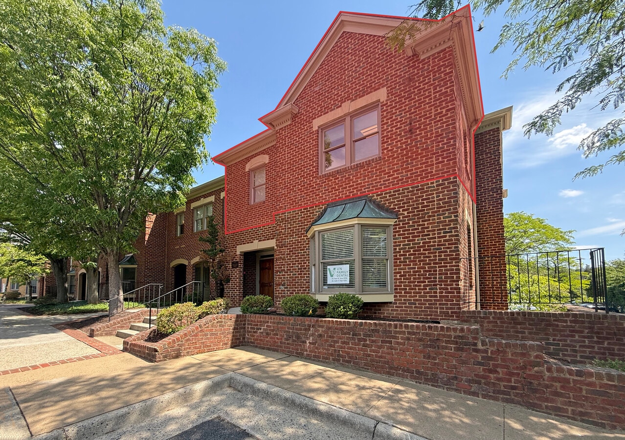 4200 Evergreen Ln, Annandale, VA 22003 - Lot 334-335 - - Photo intérieure - Image 1 of 16