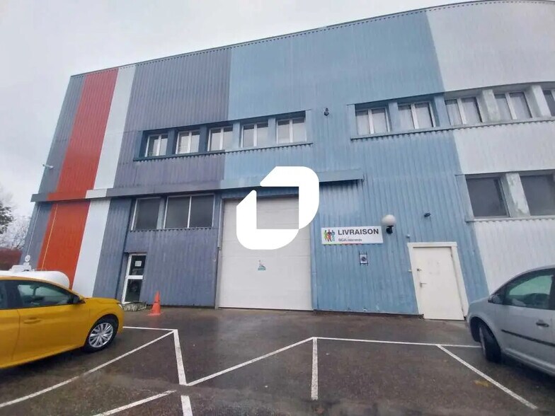 Bureau dans Bourgoin-Jallieu à louer - Photo de l’immeuble – Image 1 sur 16