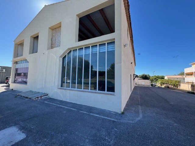 Local commercial dans Saint-Cannat à louer Photo de l’immeuble– Image 1 sur 8
