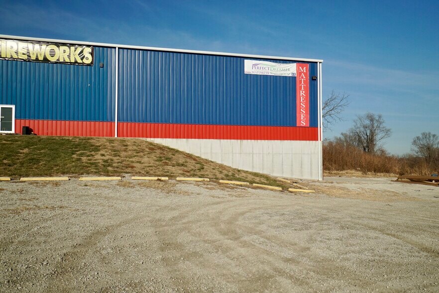 5323 NE 169 Hwy, Saint Joseph, MO à louer - Photo de l’immeuble – Image 2 sur 10
