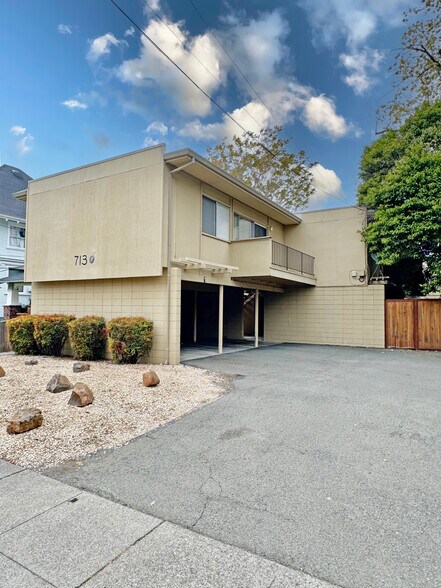 714 College Avenue & 713 Cherry Street portefeuille de 2 biens à vendre sur LoopNet.fr - Photo de l’immeuble – Image 1 sur 2