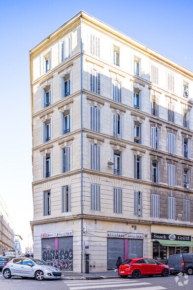 Immeuble residentiel dans Marseille à vendre - Photo principale – Image 1 sur 2
