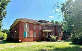 Plus de détails pour 130 W Dodson St, Americus, GA - Logement à vendre
