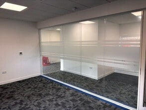 301-302 Love Ln, Cirencester à louer Photo de l’immeuble– Image 2 sur 7