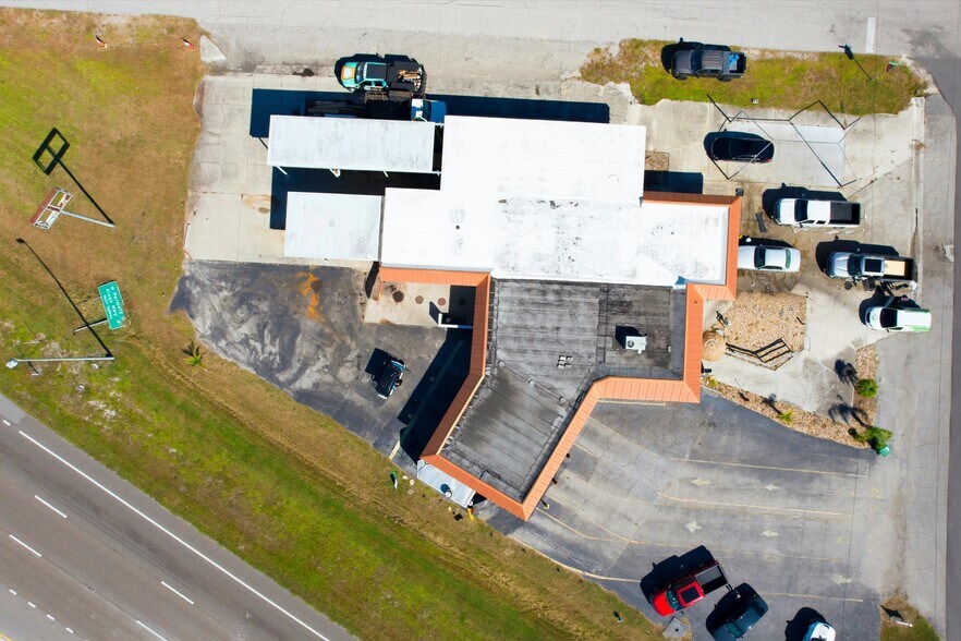 4732 Tamiami Trl, Port Charlotte, FL à vendre - Photo de l’immeuble – Image 2 sur 11