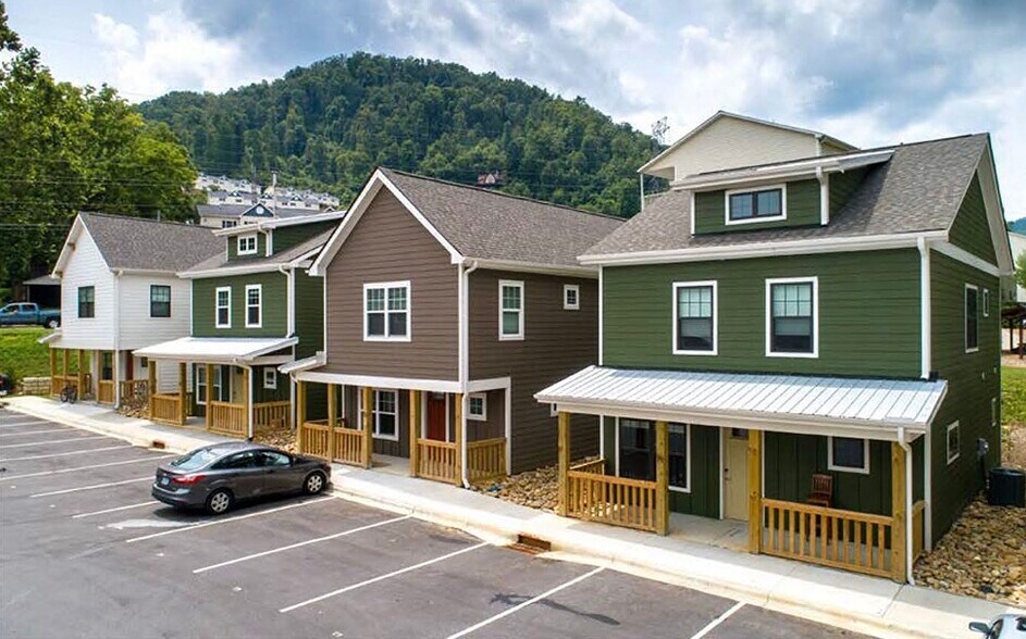 4616 Little Savannah Rd, Cullowhee, NC à vendre - Photo de l’immeuble – Image 2 sur 42