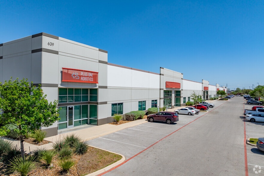 639 Billy Mitchell Blvd, San Antonio, TX à louer - Photo principale – Image 1 sur 7