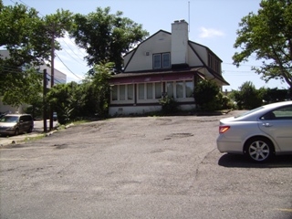 42 Orchard St, Manhasset, NY à vendre - Photo de l’immeuble – Image 3 sur 7