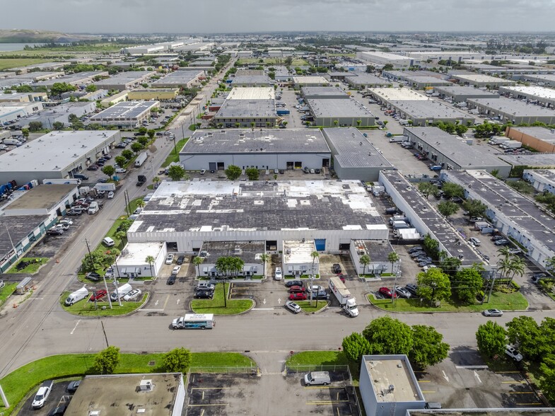 8380 NW 64th St, Miami, FL à vendre - Photo de l’immeuble – Image 1 sur 13