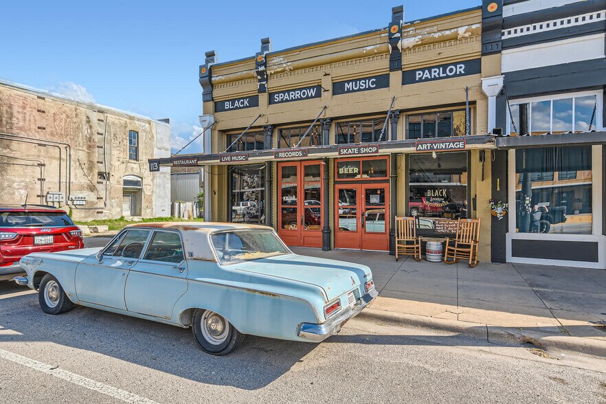 113 W 2nd St, Taylor, TX à vendre - Photo de l’immeuble – Image 2 sur 89