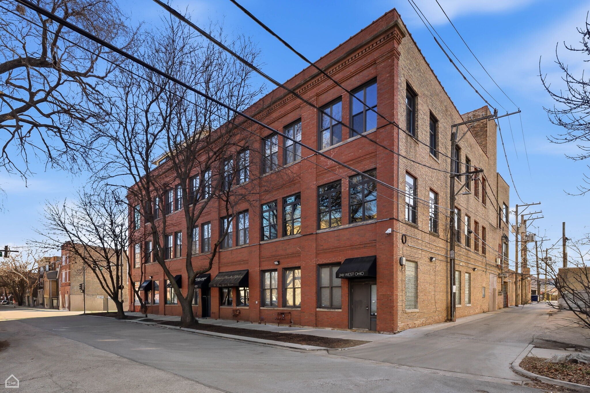 2401 W Ohio St, Chicago, IL à vendre Photo de l’immeuble– Image 1 sur 12