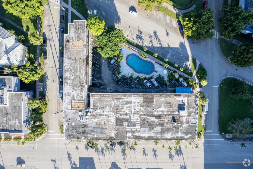 1111 Ponce de Leon Blvd, Coral Gables, FL à vendre - Photo de l’immeuble – Image 3 sur 5