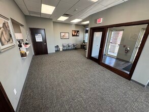 2501 Westown Pky, West Des Moines, IA à louer Photo de l’immeuble– Image 1 sur 9