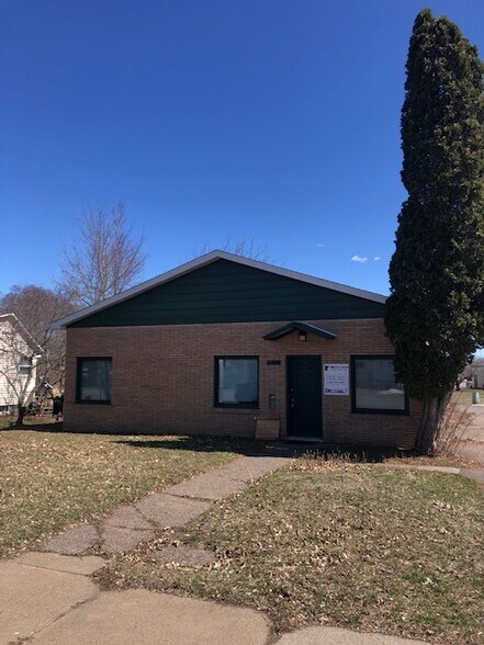 100 Cedar St, Onamia, MN à vendre - Photo principale – Image 1 sur 12