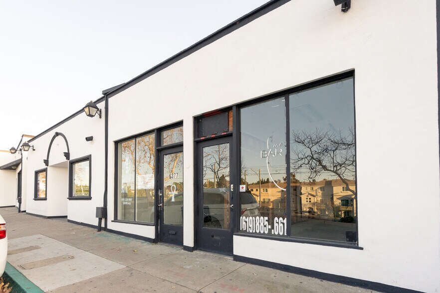 Mixed-Use Multi-Tenant Retail + Studio portefeuille de 2 biens à vendre sur LoopNet.fr - Photo de l’immeuble – Image 3 sur 15