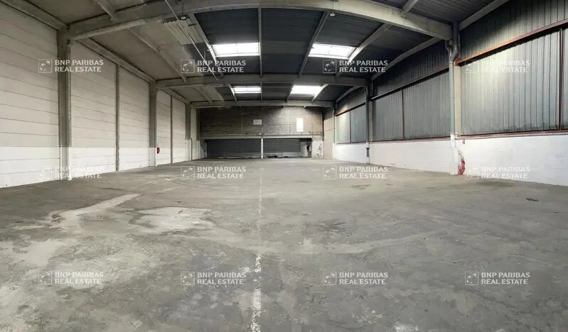 Local d’activités dans Le Petit-Quevilly à louer - Photo de l’immeuble – Image 3 sur 23