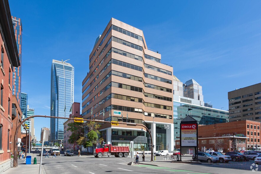 550 11th Ave SW, Calgary, AB à louer - Photo de l’immeuble – Image 2 sur 8