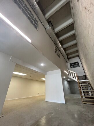 Plus de détails pour 8410-8432 NW 61st St, Miami, FL - Local d'activités à louer