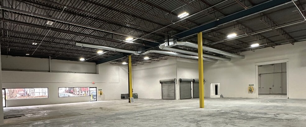 485 S Broadway, Hicksville, NY à louer - Photo intérieure – Image 2 sur 5